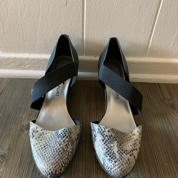 Women's Black and Snake Print Wedges - Picture 1 of 4